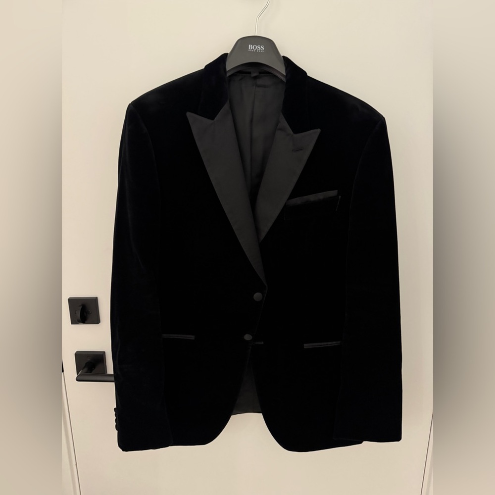 Hugo Boss Men’s Black Dinner Jacket